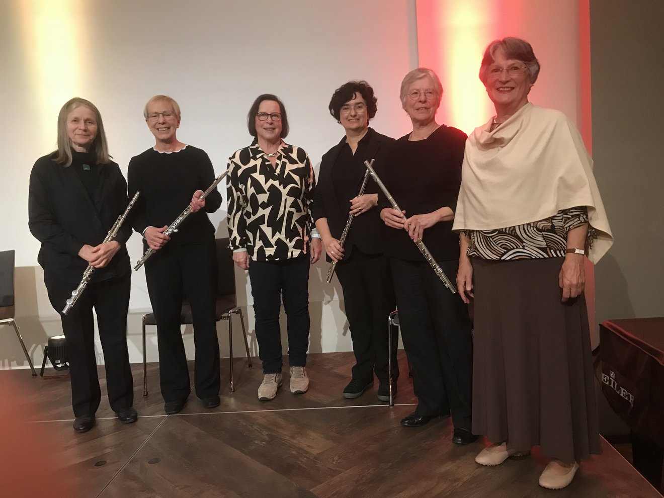 Helena Beuchert und die virtuosen Musikerinnen Prof. Barbara Metzger, Katrin Brückmann, Marion Freund und Ebeli Arnold